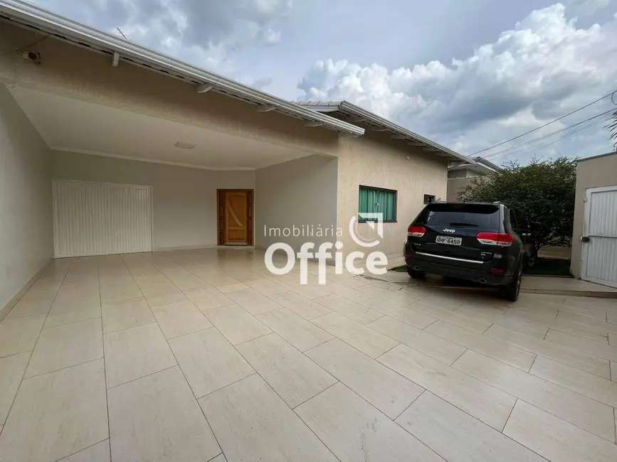 Foto 1 de Casa com 4 quartos à venda, 400m2 em Anápolis City, Anapolis - GO