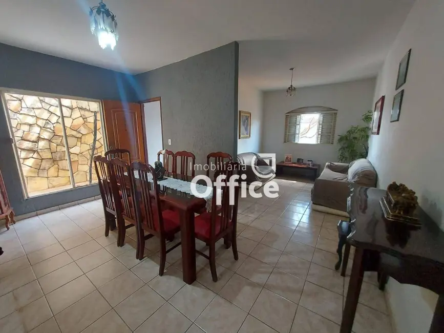 Foto 2 de Casa com 3 quartos à venda, 368m2 em Anapolis - GO