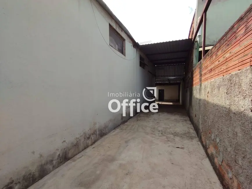 Armazém / Galpão à venda, 360m2 em São João, Anapolis - GO - imagem 6 Foto 6 de Armazém / Galpão à venda, 360m2 em São João, Anapolis - GO