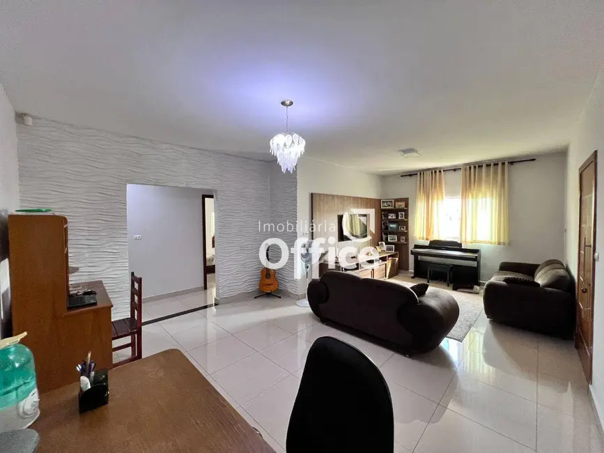 Casa com 3 quartos à venda, 332m2 em Frei Eustáquio, Anapolis - GO - imagem 5 Foto 5 de Casa com 3 quartos à venda, 332m2 em Frei Eustáquio, Anapolis - GO