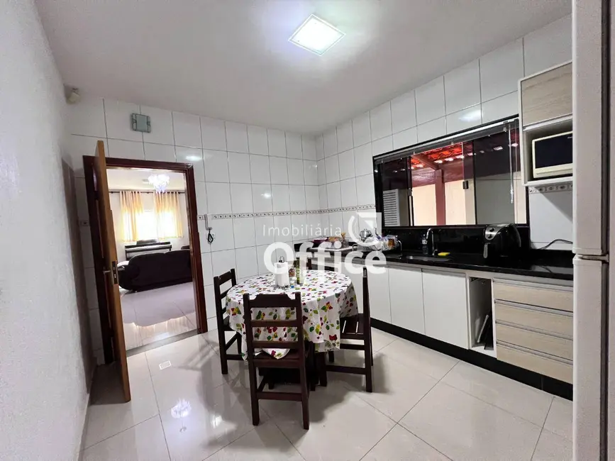 Casa com 3 quartos à venda, 332m2 em Frei Eustáquio, Anapolis - GO - imagem 6 Foto 6 de Casa com 3 quartos à venda, 332m2 em Frei Eustáquio, Anapolis - GO