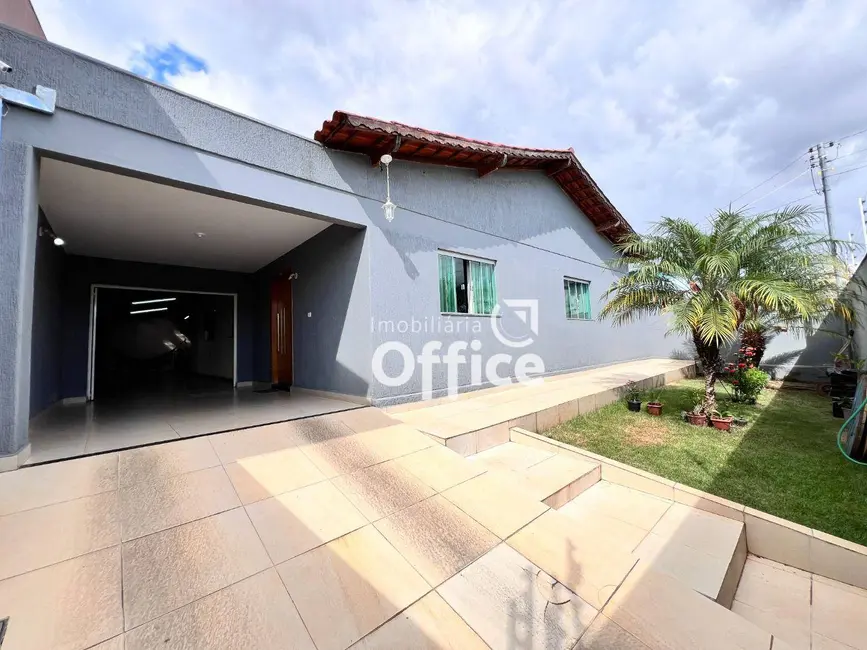 Casa com 3 quartos à venda, 332m2 em Frei Eustáquio, Anapolis - GO - imagem 1 Foto 1 de Casa com 3 quartos à venda, 332m2 em Frei Eustáquio, Anapolis - GO