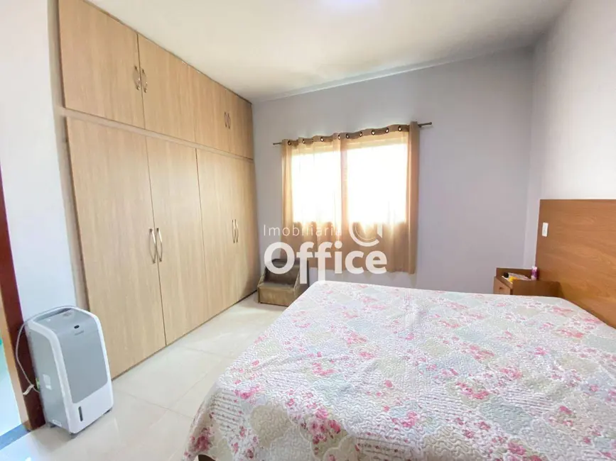Casa com 3 quartos à venda, 332m2 em Frei Eustáquio, Anapolis - GO - imagem 7 Foto 7 de Casa com 3 quartos à venda, 332m2 em Frei Eustáquio, Anapolis - GO