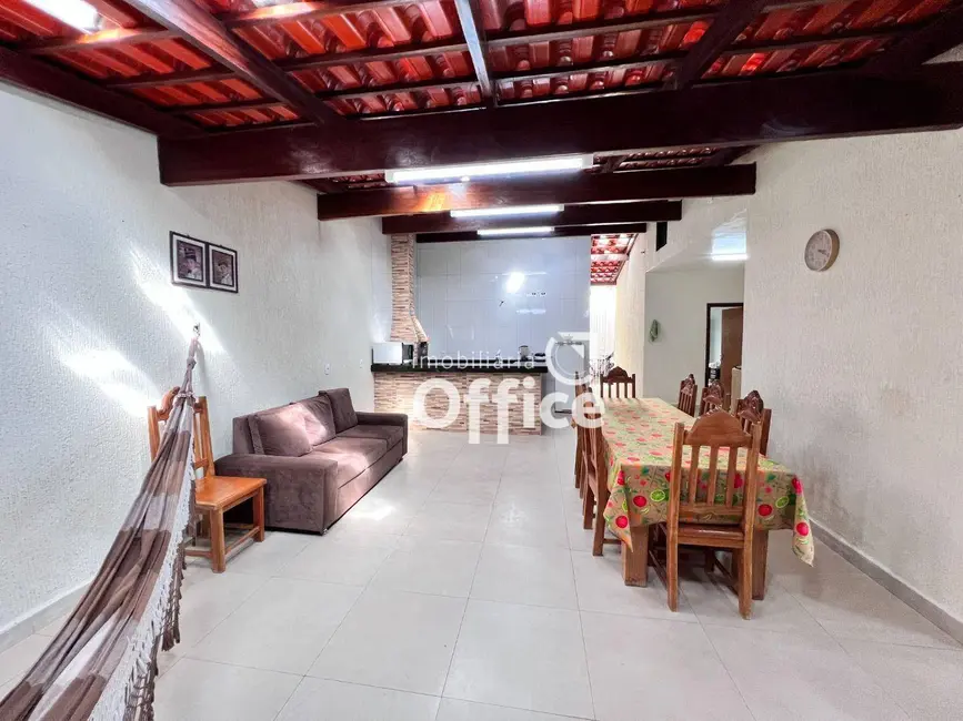 Casa com 3 quartos à venda, 332m2 em Frei Eustáquio, Anapolis - GO - imagem 3 Foto 3 de Casa com 3 quartos à venda, 332m2 em Frei Eustáquio, Anapolis - GO