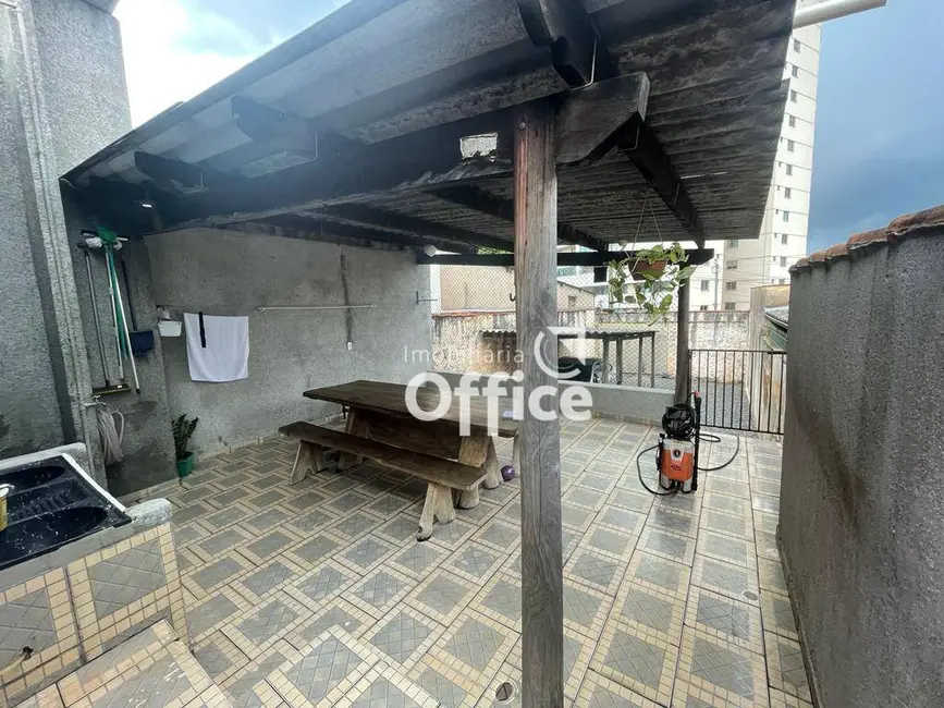 Foto 3 de Casa com 3 quartos à venda, 235m2 em Maracanã, Anapolis - GO
