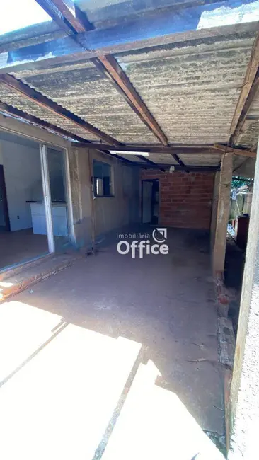 Foto 2 de Casa com 4 quartos à venda, 300m2 em Nova Vila Jaiara, Anapolis - GO