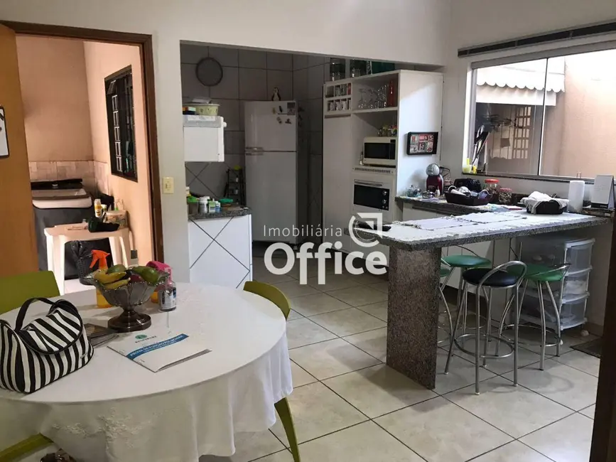 Casa com 3 quartos à venda, 207m2 em Batista, Anapolis - GO - imagem 1 Foto 1 de Casa com 3 quartos à venda, 207m2 em Batista, Anapolis - GO
