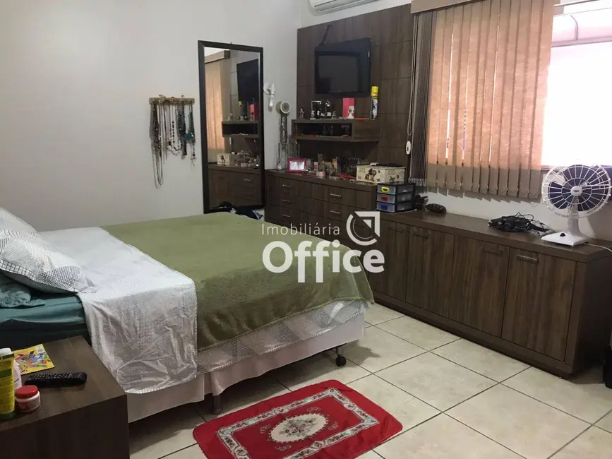 Casa com 3 quartos à venda, 207m2 em Batista, Anapolis - GO - imagem 9 Foto 9 de Casa com 3 quartos à venda, 207m2 em Batista, Anapolis - GO