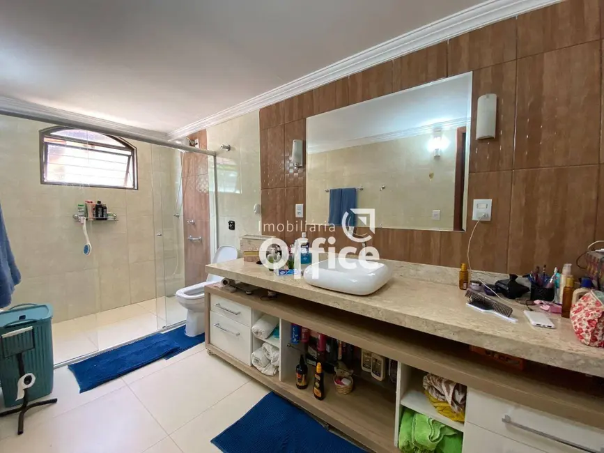Casa com 3 quartos à venda, 360m2 em Anapolis - GO - imagem 6 Foto 6 de Casa com 3 quartos à venda, 360m2 em Anapolis - GO