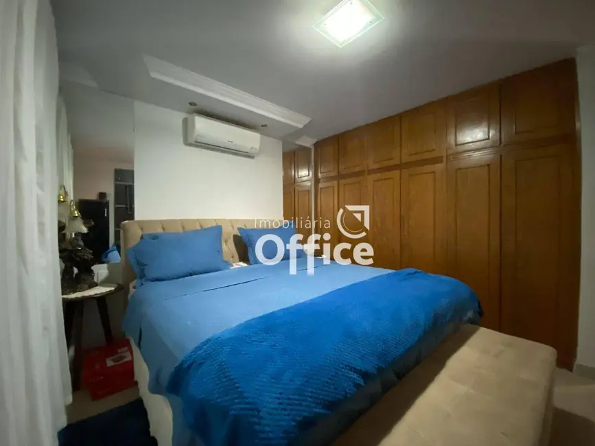 Casa com 3 quartos à venda, 360m2 em Anapolis - GO - imagem 5 Foto 5 de Casa com 3 quartos à venda, 360m2 em Anapolis - GO