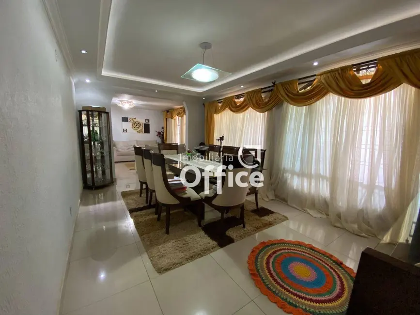 Casa com 3 quartos à venda, 360m2 em Anapolis - GO - imagem 4 Foto 4 de Casa com 3 quartos à venda, 360m2 em Anapolis - GO