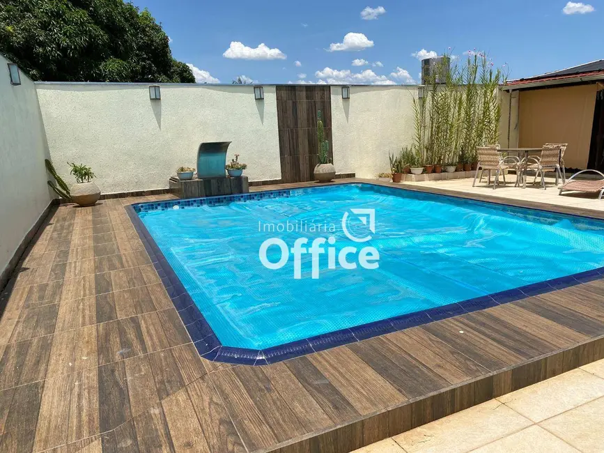 Casa com 3 quartos à venda, 360m2 em Anapolis - GO - imagem 1 Foto 1 de Casa com 3 quartos à venda, 360m2 em Anapolis - GO