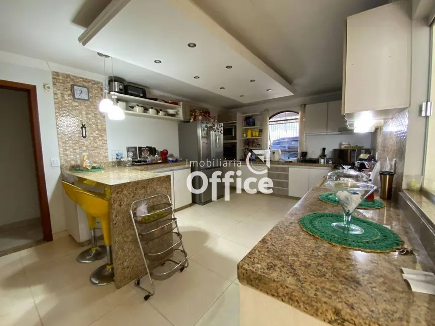 Casa com 3 quartos à venda, 360m2 em Anapolis - GO - imagem 2 Foto 2 de Casa com 3 quartos à venda, 360m2 em Anapolis - GO