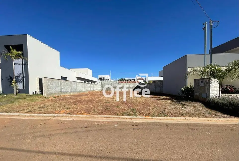 Foto 1 de Terreno / Lote à venda, 450m2 em Anapolis - GO