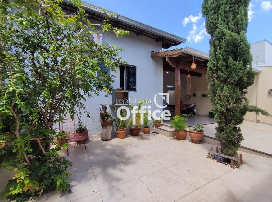 Foto 2 de Casa com 3 quartos à venda, 200m2 em Residencial Ayrton Senna, Anapolis - GO