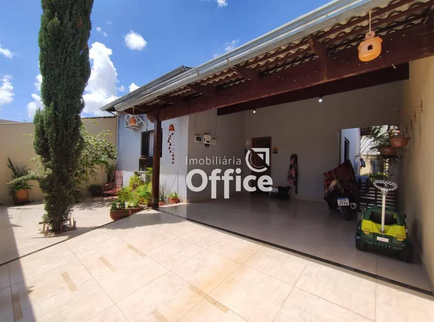 Foto 1 de Casa com 3 quartos à venda, 200m2 em Residencial Ayrton Senna, Anapolis - GO