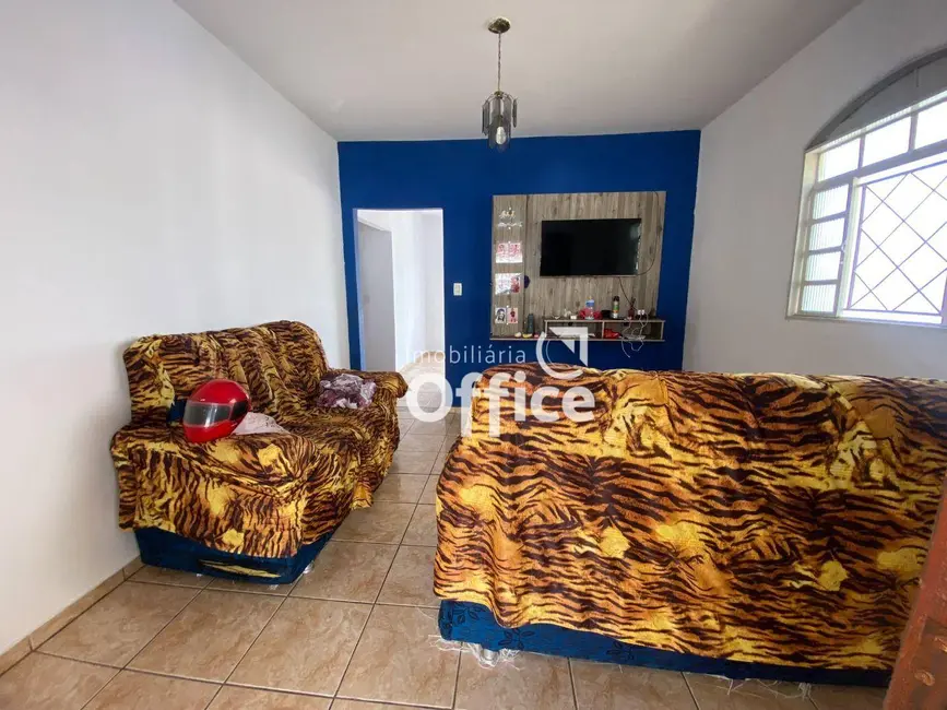 Casa com 3 quartos à venda, 312m2 em São Carlos, Anapolis - GO - imagem 3 Foto 3 de Casa com 3 quartos à venda, 312m2 em São Carlos, Anapolis - GO