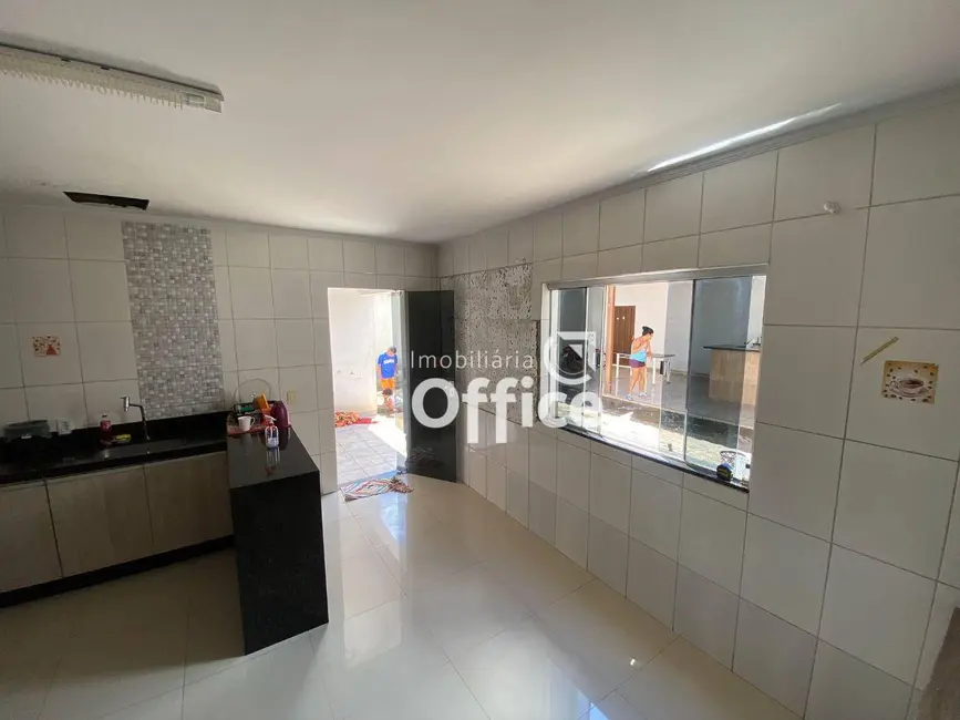Casa com 3 quartos à venda, 312m2 em São Carlos, Anapolis - GO - imagem 6 Foto 6 de Casa com 3 quartos à venda, 312m2 em São Carlos, Anapolis - GO