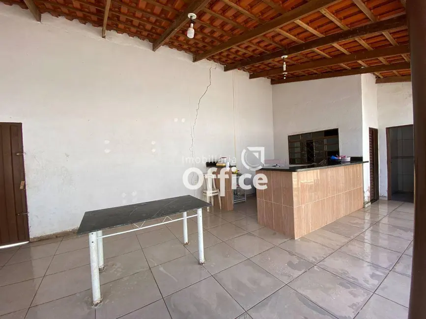 Casa com 3 quartos à venda, 312m2 em São Carlos, Anapolis - GO - imagem 8 Foto 8 de Casa com 3 quartos à venda, 312m2 em São Carlos, Anapolis - GO