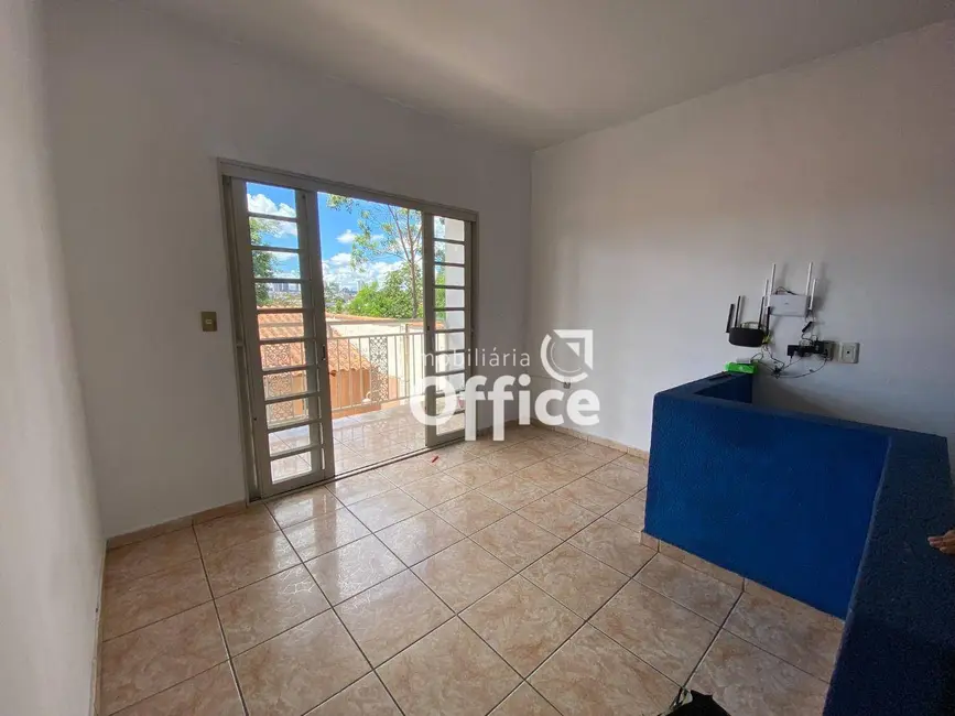 Casa com 3 quartos à venda, 312m2 em São Carlos, Anapolis - GO - imagem 4 Foto 4 de Casa com 3 quartos à venda, 312m2 em São Carlos, Anapolis - GO