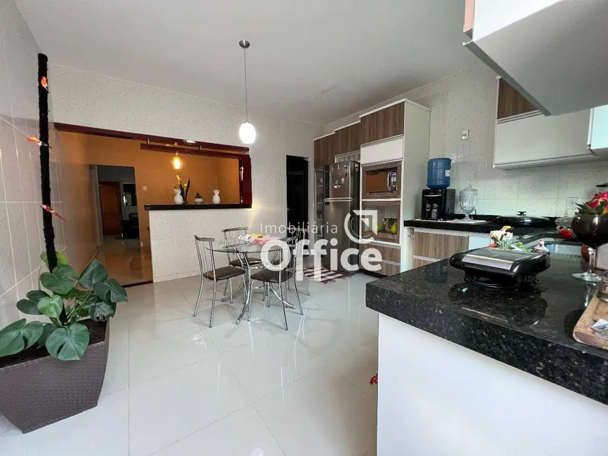 Foto 8 de Casa com 4 quartos à venda, 300m2 em Víviam Parque 2ª Etapa, Anapolis - GO