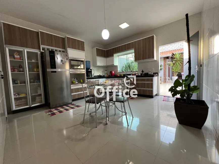 Foto 7 de Casa com 4 quartos à venda, 300m2 em Víviam Parque 2ª Etapa, Anapolis - GO