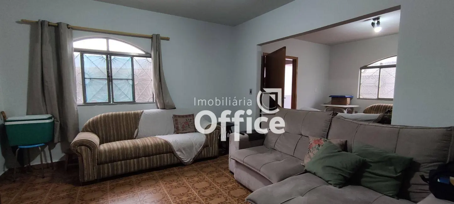 Foto 5 de Casa com 3 quartos à venda, 300m2 em Maracanã, Anapolis - GO