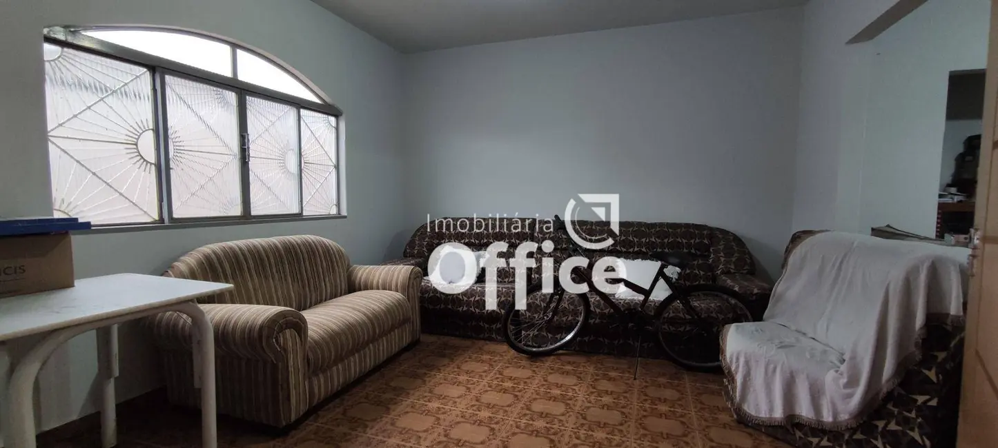 Foto 6 de Casa com 3 quartos à venda, 300m2 em Maracanã, Anapolis - GO