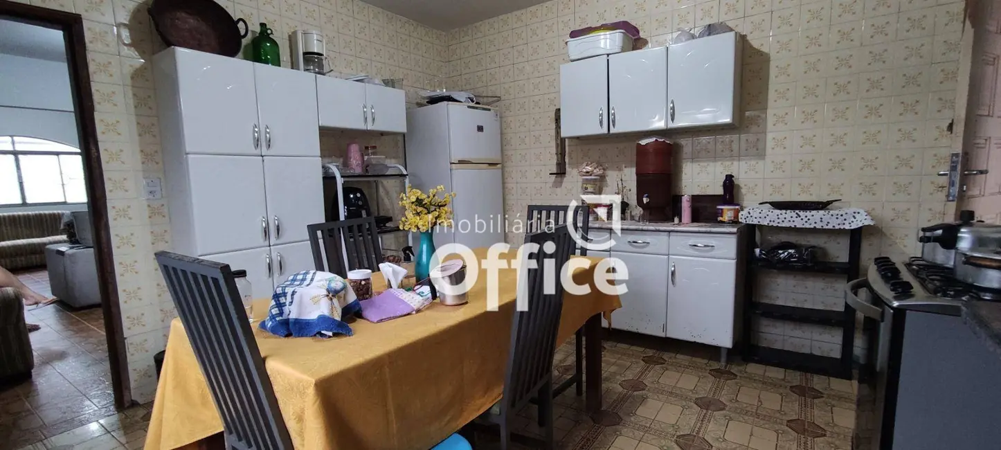 Foto 9 de Casa com 3 quartos à venda, 300m2 em Maracanã, Anapolis - GO