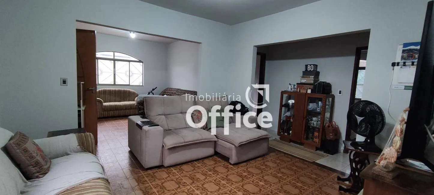 Foto 7 de Casa com 3 quartos à venda, 300m2 em Maracanã, Anapolis - GO