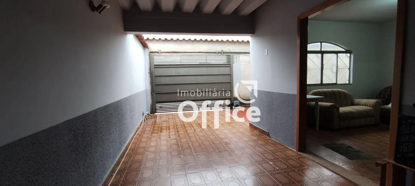 Foto 3 de Casa com 3 quartos à venda, 300m2 em Maracanã, Anapolis - GO