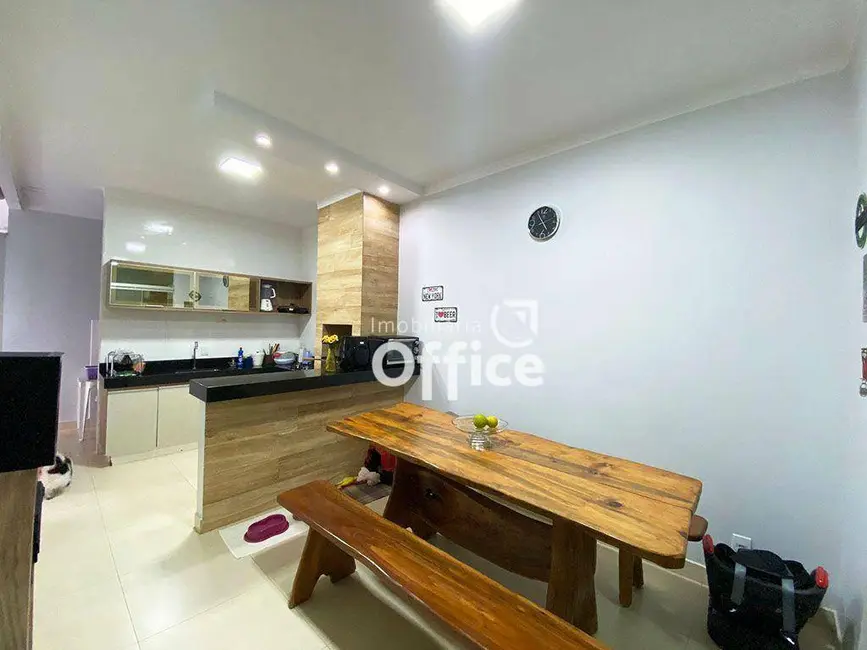 Casa com 3 quartos à venda, 200m2 em Residencial Flor do Cerrado, Anapolis - GO - imagem 8 Foto 8 de Casa com 3 quartos à venda, 200m2 em Residencial Flor do Cerrado, Anapolis - GO