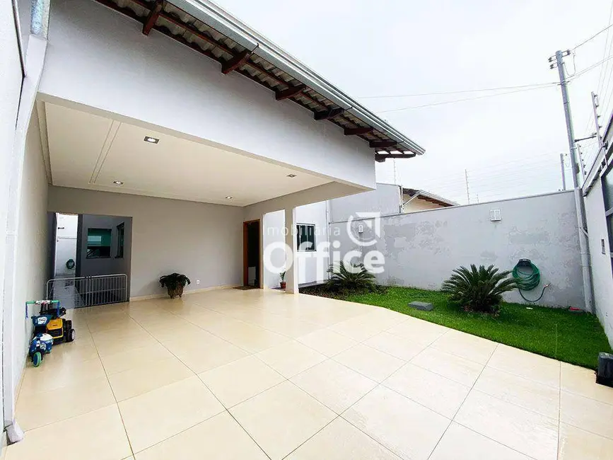 Casa com 3 quartos à venda, 200m2 em Residencial Flor do Cerrado, Anapolis - GO - imagem 3 Foto 3 de Casa com 3 quartos à venda, 200m2 em Residencial Flor do Cerrado, Anapolis - GO