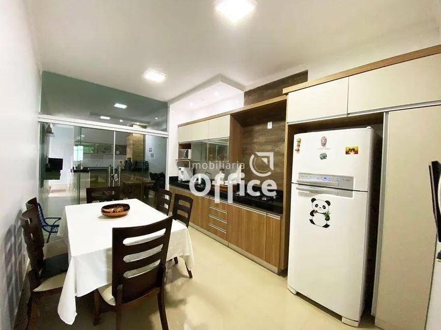 Casa com 3 quartos à venda, 200m2 em Residencial Flor do Cerrado, Anapolis - GO - imagem 6 Foto 6 de Casa com 3 quartos à venda, 200m2 em Residencial Flor do Cerrado, Anapolis - GO