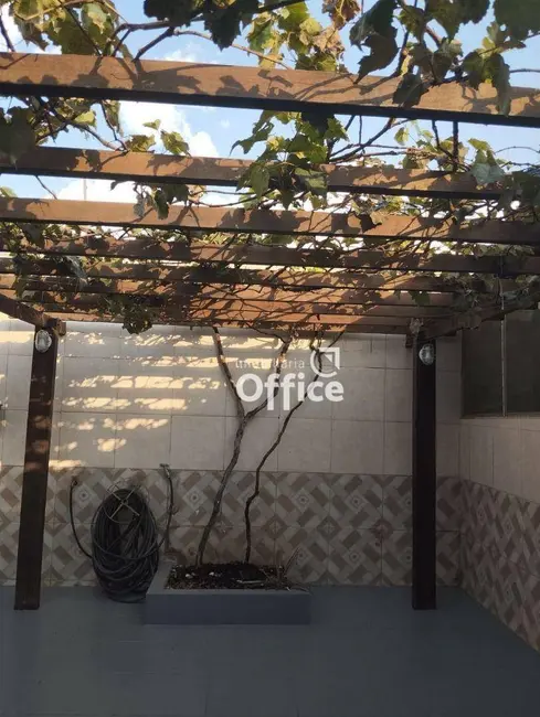 Casa com 3 quartos à venda, 300m2 em Setor Summerville, Anapolis - GO - imagem 2 Foto 2 de Casa com 3 quartos à venda, 300m2 em Setor Summerville, Anapolis - GO