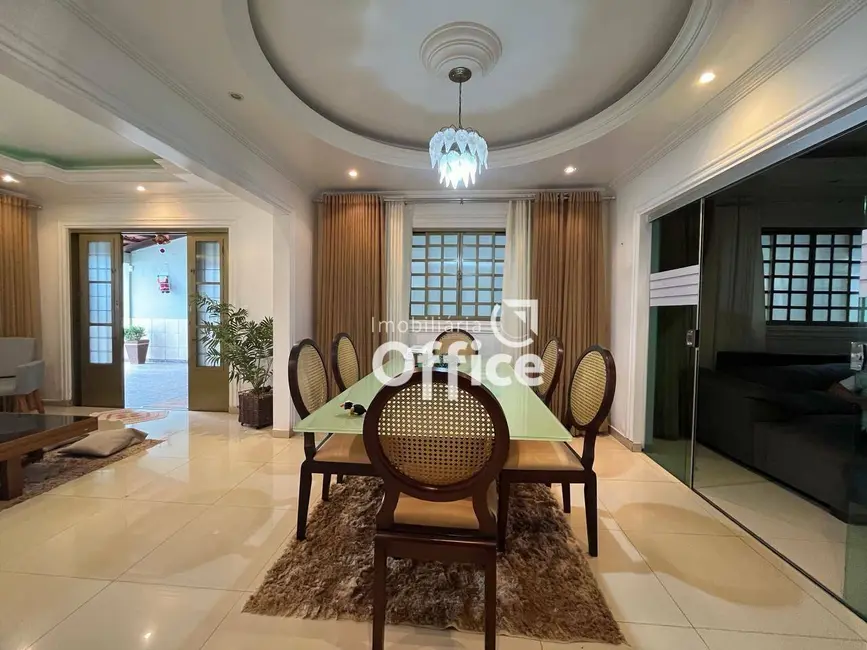 Casa com 4 quartos à venda, 300m2 em Residencial Flamboyant, Anapolis - GO - imagem 6 Foto 6 de Casa com 4 quartos à venda, 300m2 em Residencial Flamboyant, Anapolis - GO