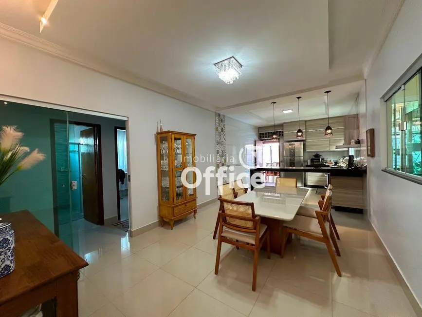 Foto 6 de Casa com 3 quartos à venda, 300m2 em Residencial Flor do Cerrado, Anapolis - GO