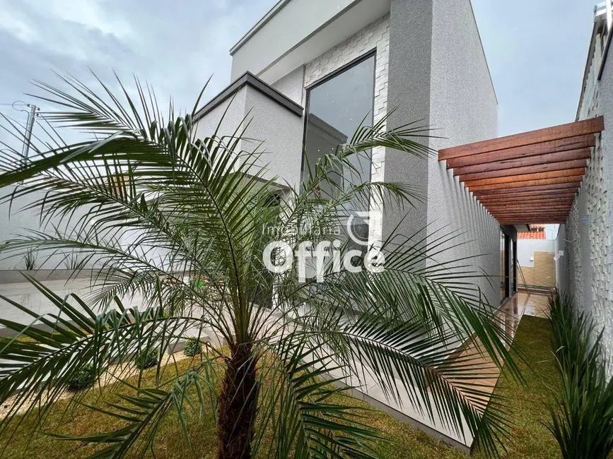Foto 1 de Casa com 3 quartos à venda, 340m2 em Parque São João, Anapolis - GO