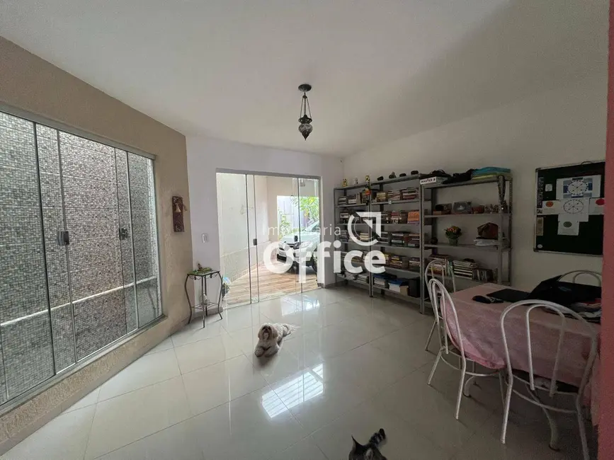 Foto 2 de Casa com 3 quartos à venda, 377m2 em Jundiaí, Anapolis - GO