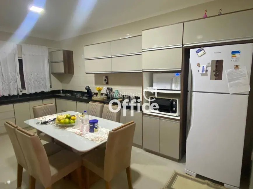 Foto 4 de Casa com 3 quartos à venda, 202m2 em Residencial Vale do Sol, Anapolis - GO