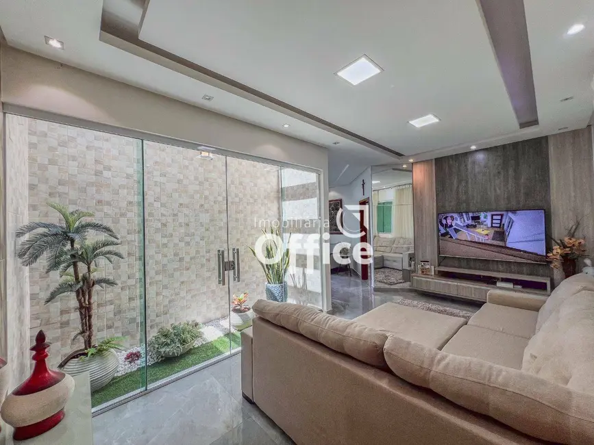 Casa com 3 quartos à venda, 300m2 em Parque Brasília 2ª Etapa, Anapolis - GO - imagem 4 Foto 4 de Casa com 3 quartos à venda, 300m2 em Parque Brasília 2ª Etapa, Anapolis - GO