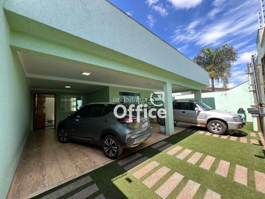 Casa com 3 quartos à venda, 300m2 em Parque Brasília 2ª Etapa, Anapolis - GO - imagem 3 Foto 3 de Casa com 3 quartos à venda, 300m2 em Parque Brasília 2ª Etapa, Anapolis - GO