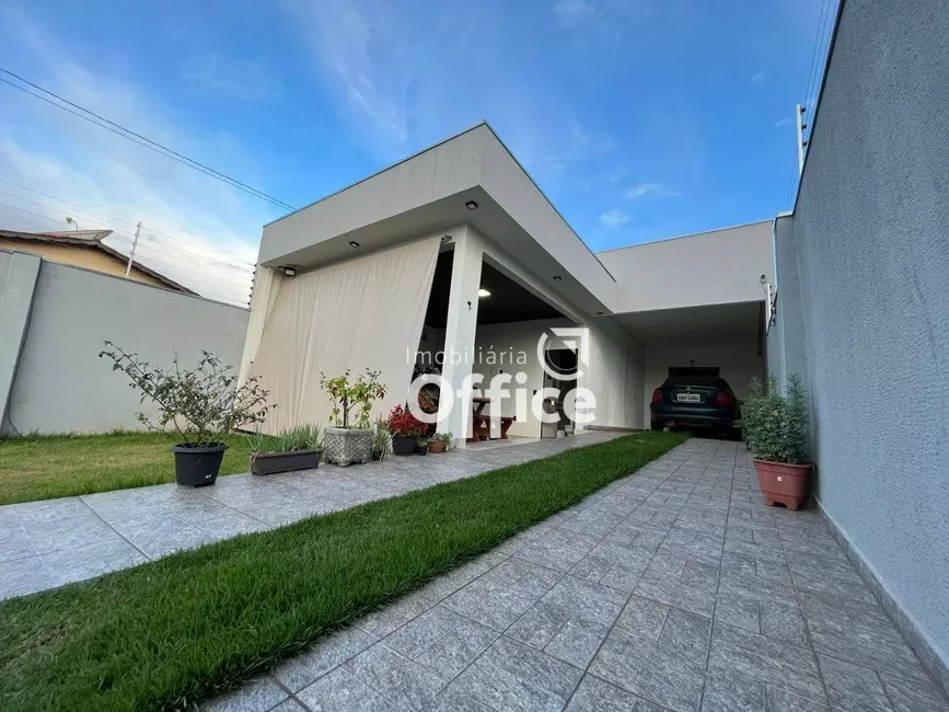 Foto 1 de Casa com 3 quartos à venda, 320m2 em Vila Jaiara, Anapolis - GO