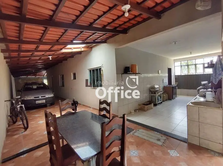 Foto 2 de Casa com 6 quartos à venda, 405m2 em Adriana Parque, Anapolis - GO