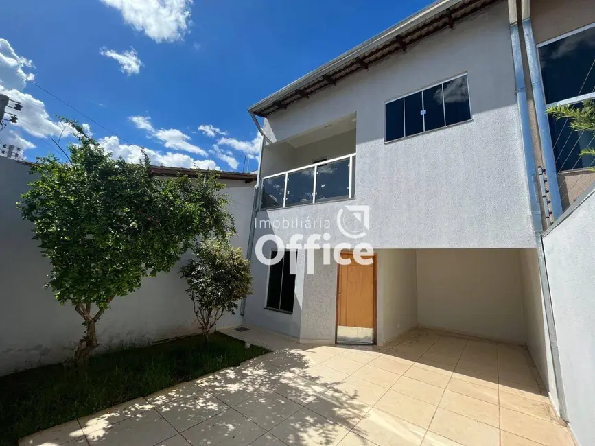 Foto 1 de Sobrado com 3 quartos à venda e para alugar, 150m2 em Residencial Flor do Cerrado, Anapolis - GO