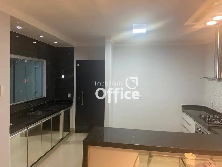 Casa com 3 quartos à venda, 300m2 em Parque Brasília 2ª Etapa, Anapolis - GO - imagem 5 Foto 5 de Casa com 3 quartos à venda, 300m2 em Parque Brasília 2ª Etapa, Anapolis - GO