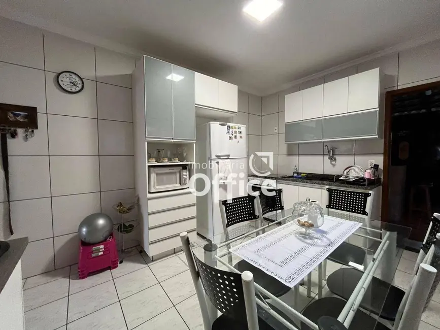 Foto 4 de Casa com 3 quartos à venda, 200m2 em Residencial Ayrton Senna, Anapolis - GO