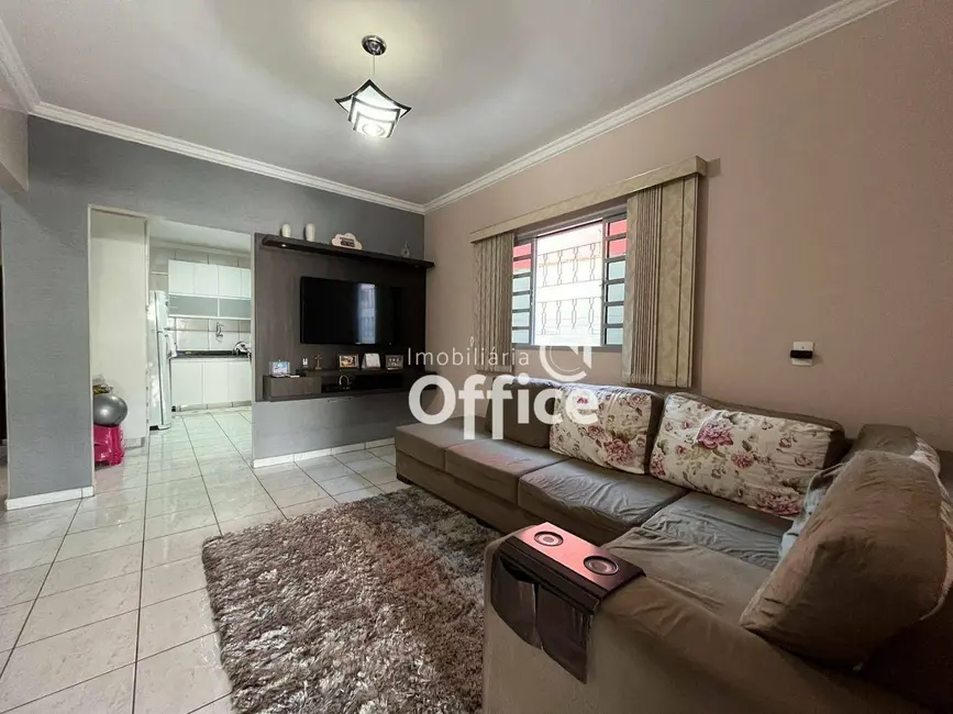 Foto 2 de Casa com 3 quartos à venda, 200m2 em Residencial Ayrton Senna, Anapolis - GO