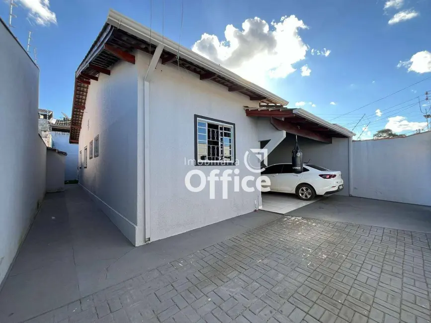Foto 1 de Casa com 3 quartos à venda, 200m2 em Residencial Ayrton Senna, Anapolis - GO