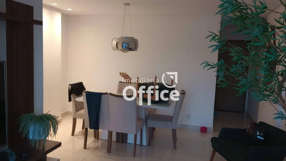 Foto 3 de Apartamento com 3 quartos à venda, 98m2 em Vila Santa Isabel, Anapolis - GO